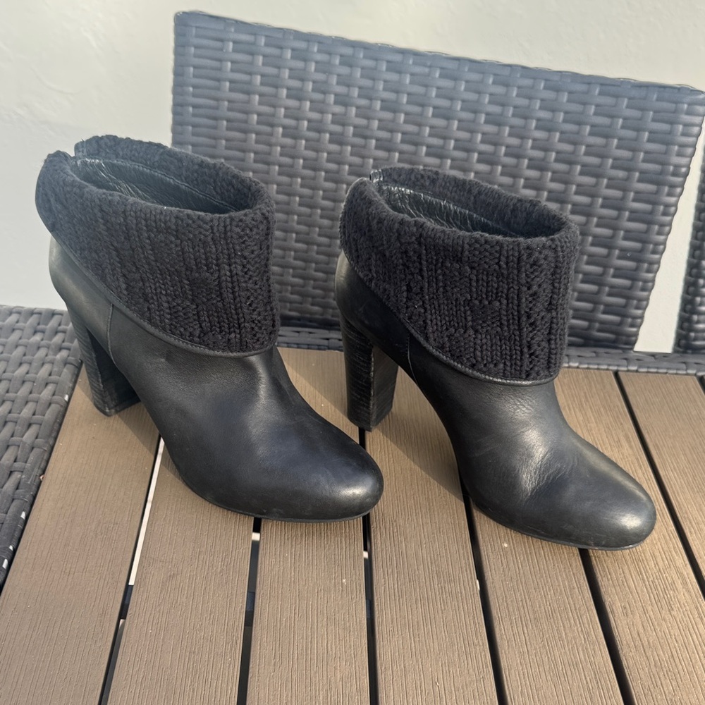 Uggs Dandylion black leather boots